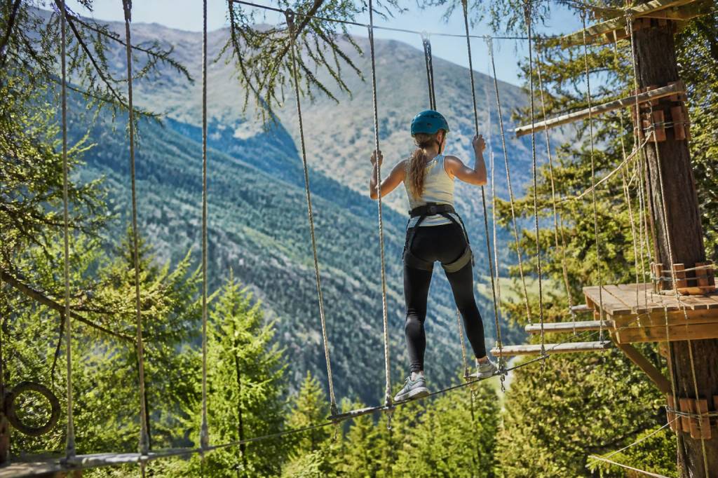 Accrobranche montagne à Serre Chevalier : vivez une aventure inoubliable dans les Alpes du Sud