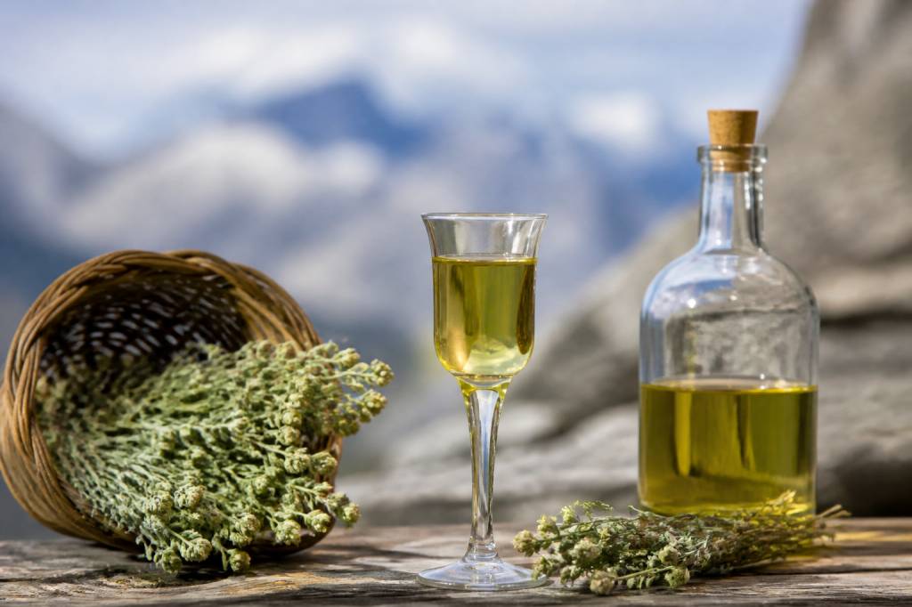 Recette genepi alcool 9 les secrets de la liqueur emblématique des Alpes françaises