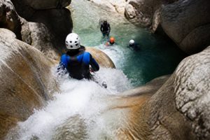 Canyoning Serre Chevalier : vivez une aventure rafraîchissante au cœur des Alpes du Sud