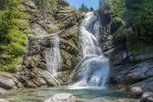 Belle cascade à découvrir autour de Serre Chevalier cet été